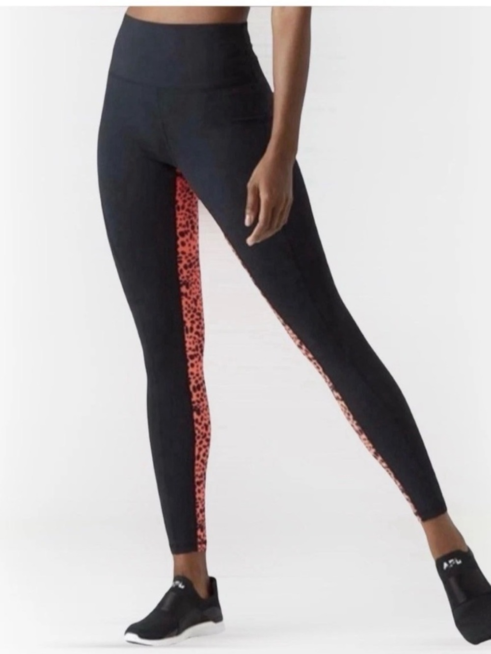 GLYDER Cropped Leggings Women's Size Medium‎ Black Orange Leopard Trim Active